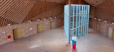 Vista frontal del Centro de Convenciones Domuyo